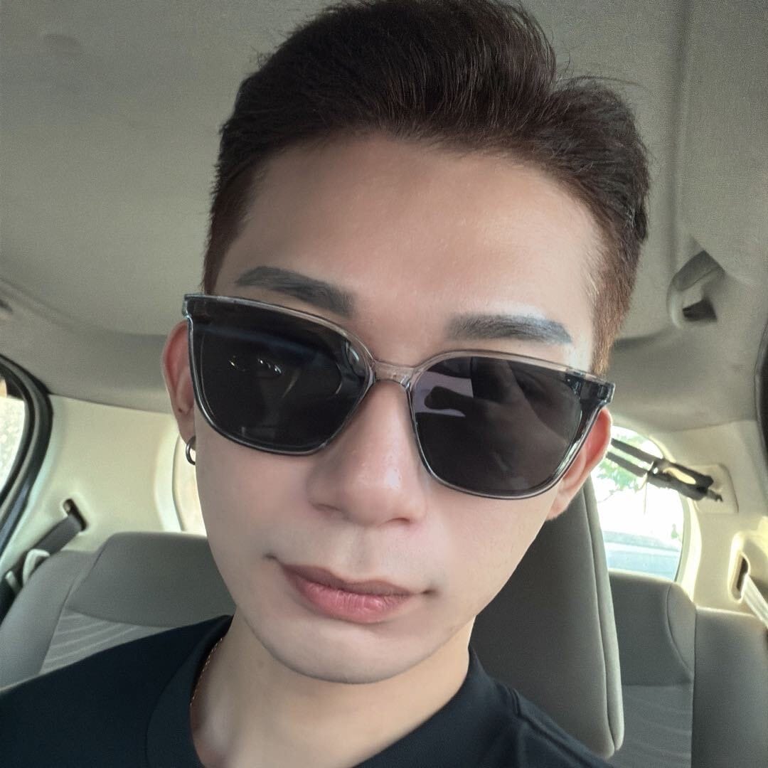 Customer photo review of Taylor Rectangular Framed Sunglasses