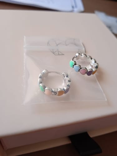 Customer photo review of Pendientes Colorful Love