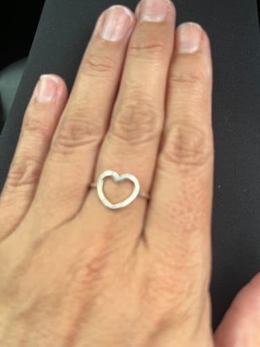Customer photo review of Anillo Minimalist Heart