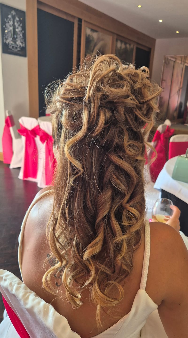 Customer photo review of Stranded Mini Messy Bun - #6/27 Honey Blush