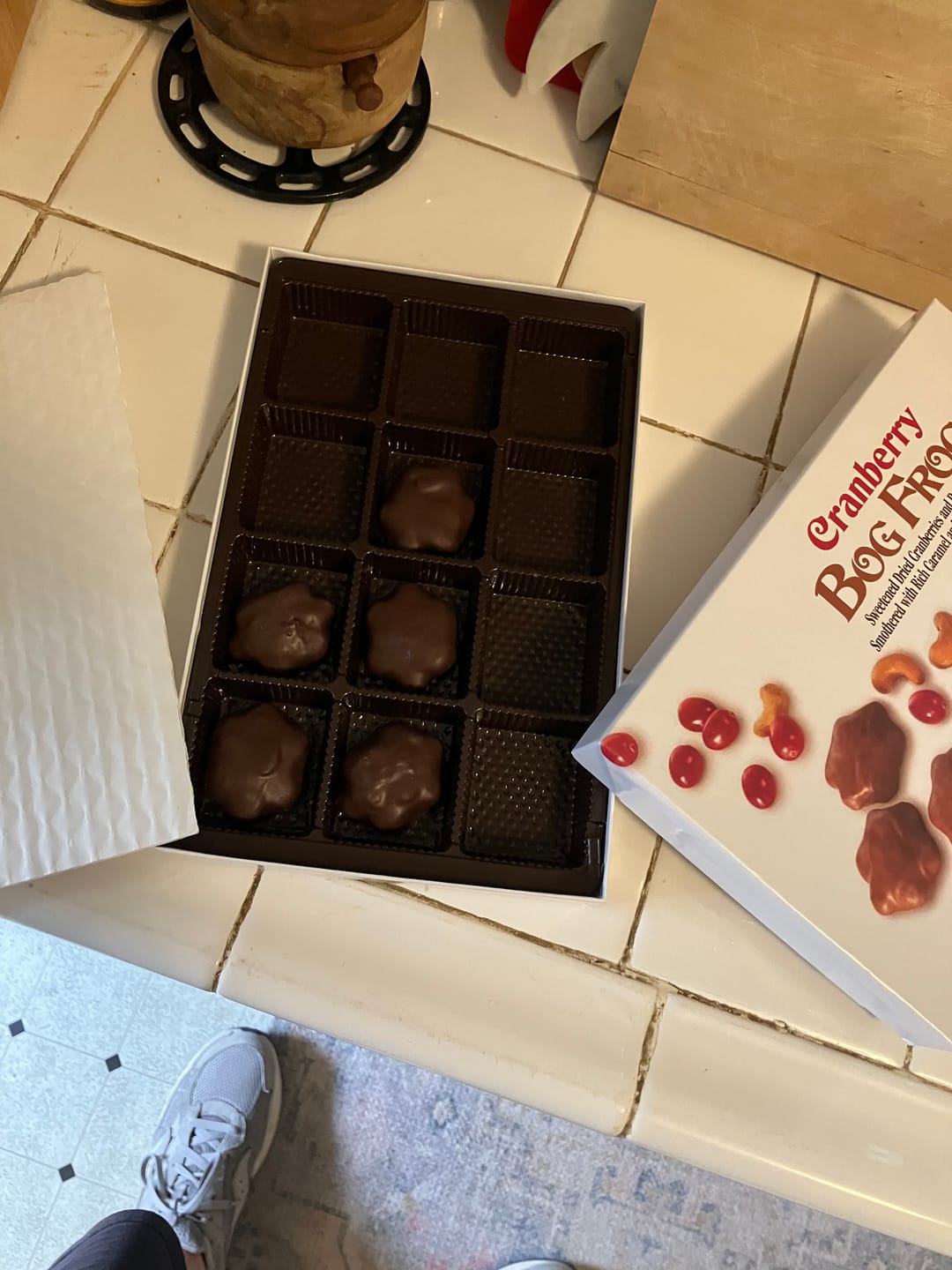 Customer photo review of Cranberry Bog Frogs - 8 oz Deluxe Gift Box