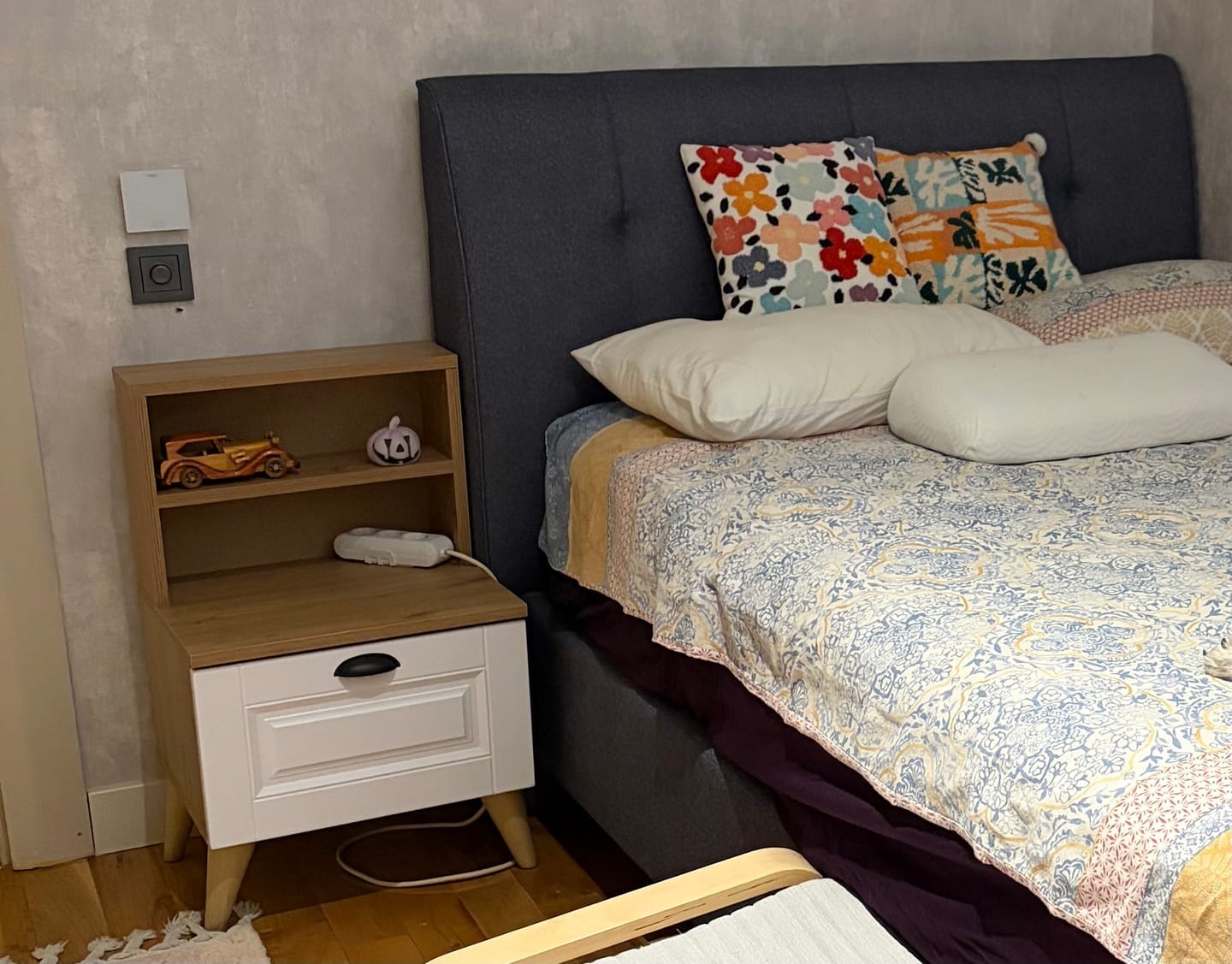 Customer photo review of Rani BD105 Komodin 2 Raflı Membran Çekmeceli Komodin Sepet Ceviz - Beyaz