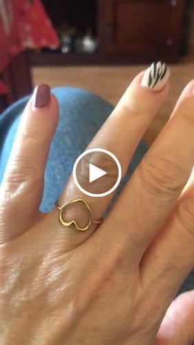 Customer photo review of Anillo Minimalist Heart
