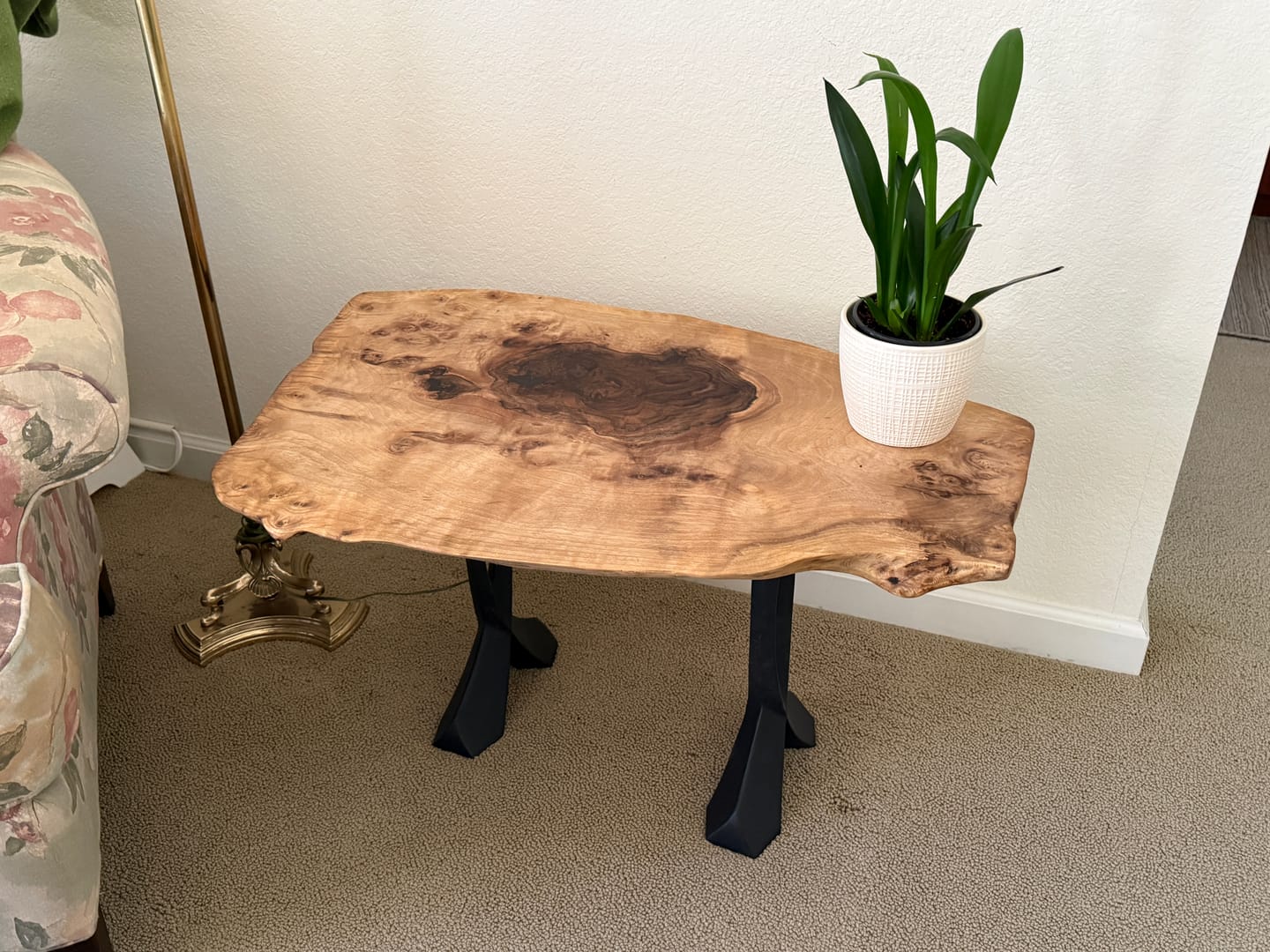Customer photo review of Bench Legs 108/128 Curva 16" H Curved Metal Furniture Legs