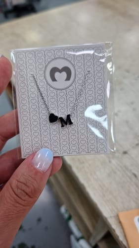 Customer photo review of Collar Letra Amor