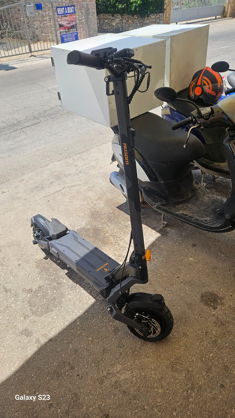 Customer photo review of Ausom L2 Max Dual Motor E-scooter