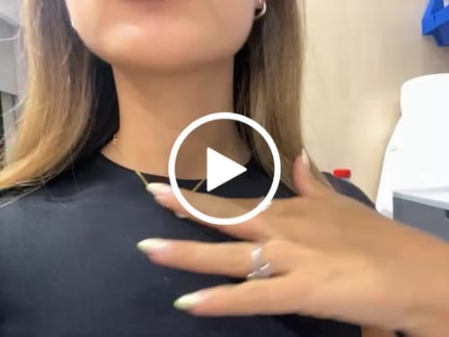 Customer photo review of Collar Inicial Brillo