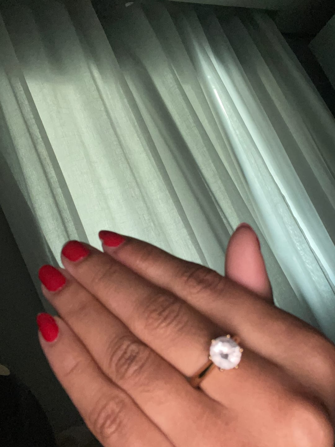 Customer photo review of Colar Solitário Banhado em Ouro 18k