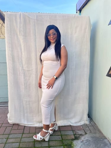 Customer photo review of Pre-Bleached Straight Wear & Go Human Hair Wig