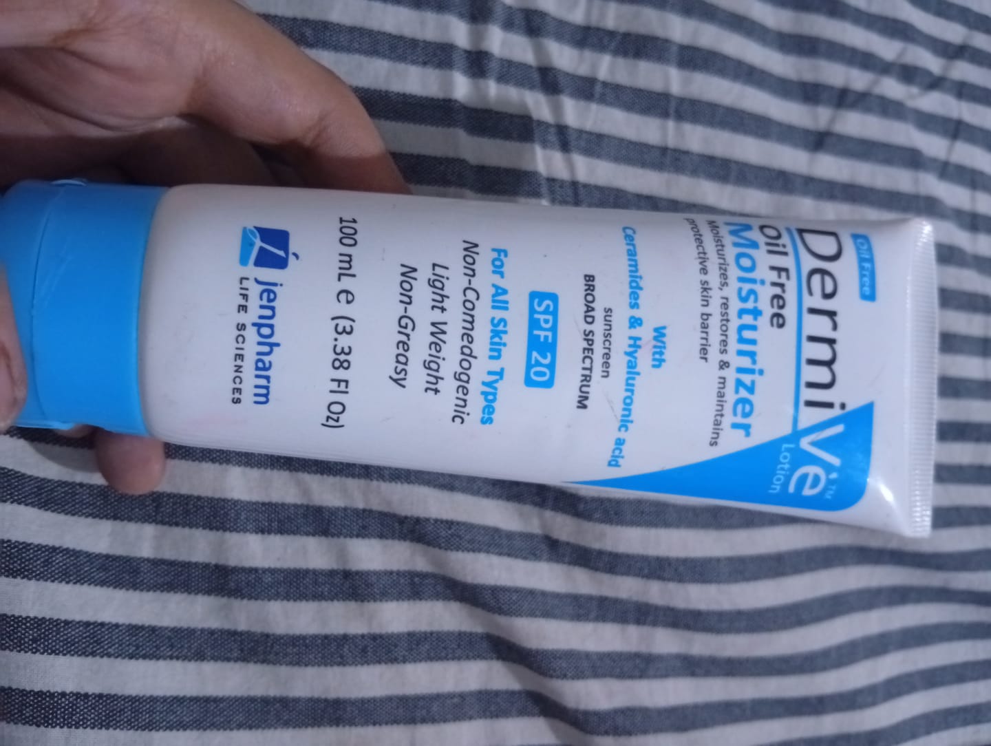 Customer photo review of Dermive Oil Free Moisturizer