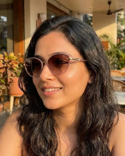 Ideal sunglasses for square face shape with strong jawline