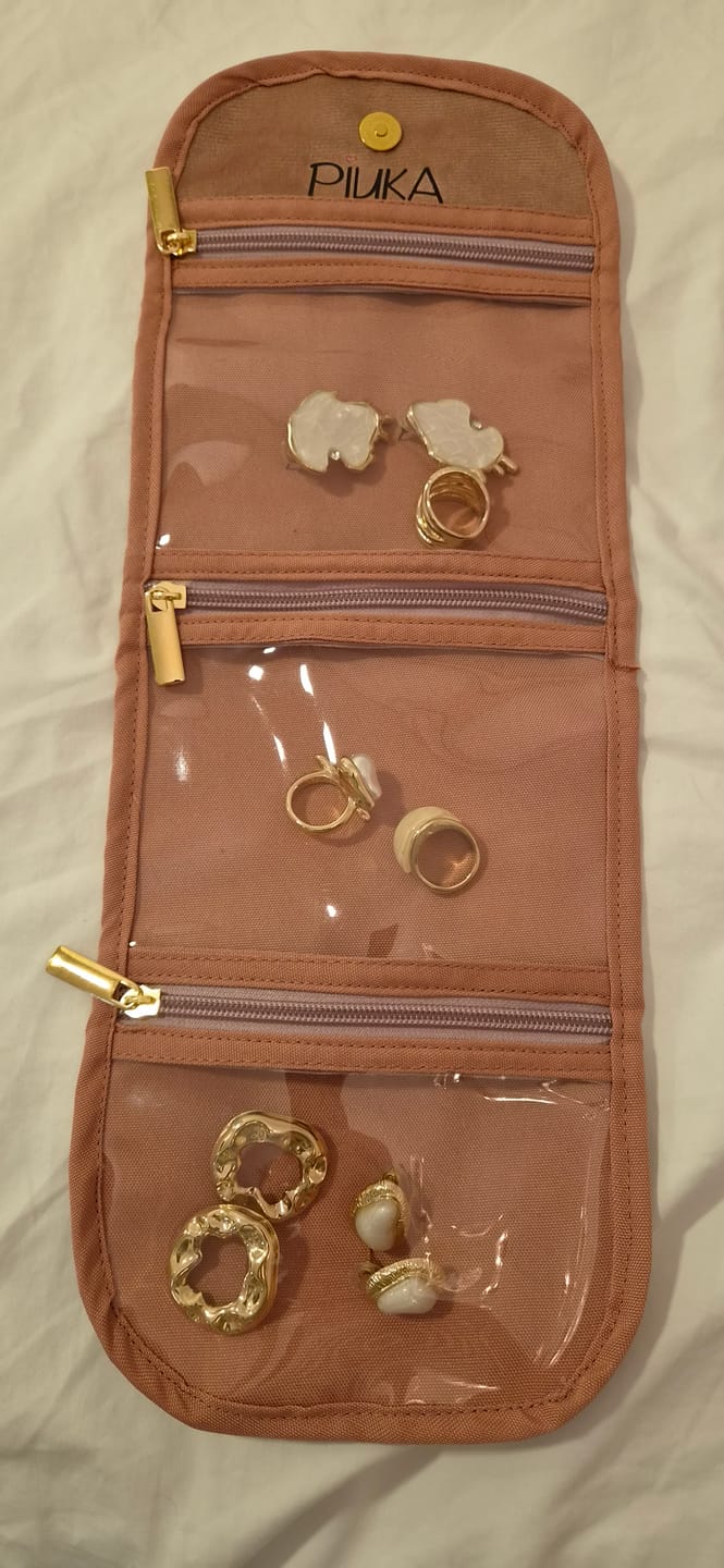 Customer photo review of Porta-joias Rolinho Suede Rose Piuka
