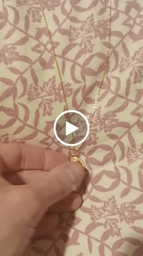 Customer photo review of Collar Virgen María