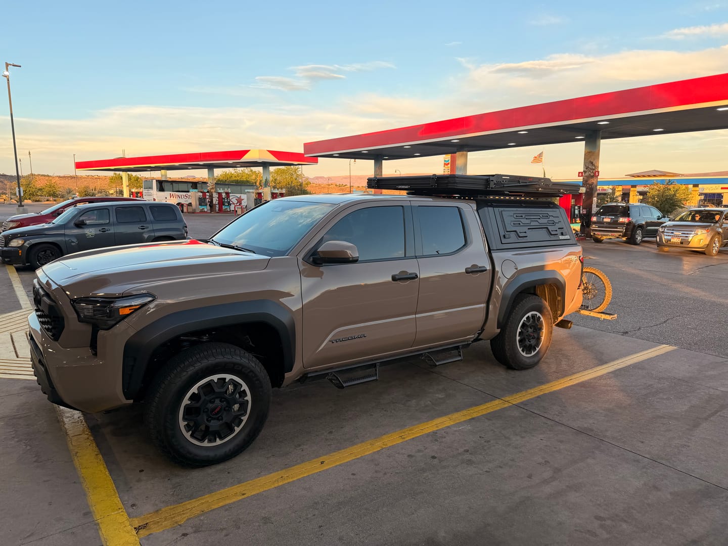 Customer photo review of OPENROAD Aluminum Truck Cap with Three-Color Light