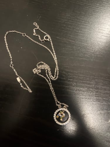 Customer photo review of Collar Iniciales Brillantes