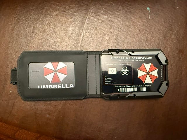 Customer photo review of M4 Maverick™ Bifold Rail Wallet