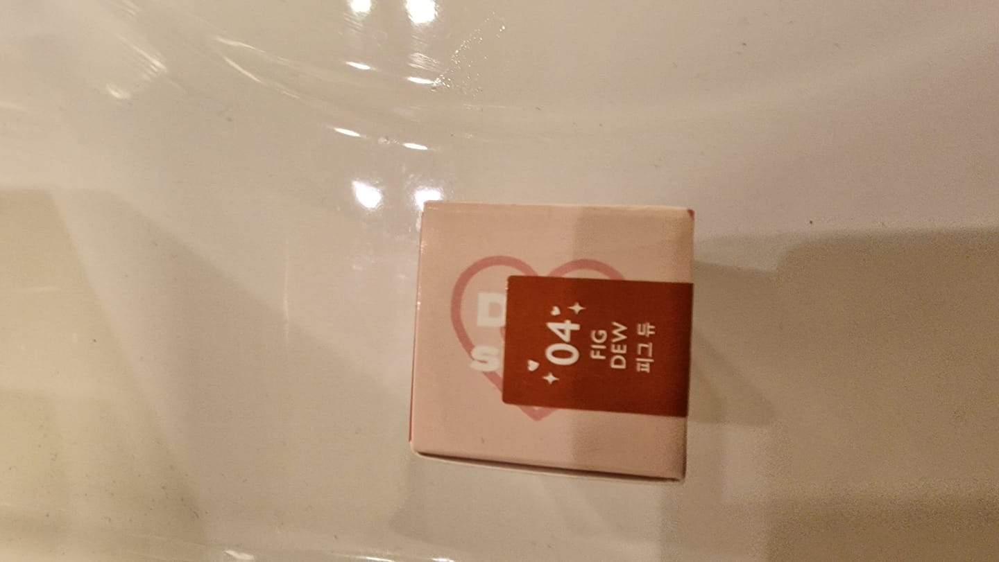Customer photo review of Veganize 4D Dewyshine Lip Oil Gloss (4ml)