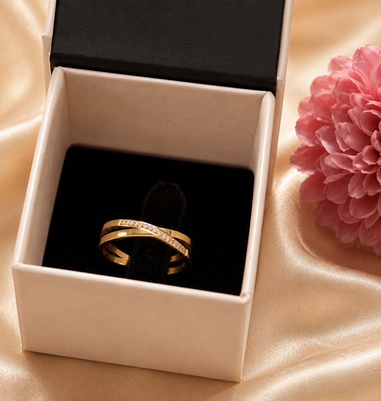 Customer photo review of Cross-Over Stones Lined Twist Ring
