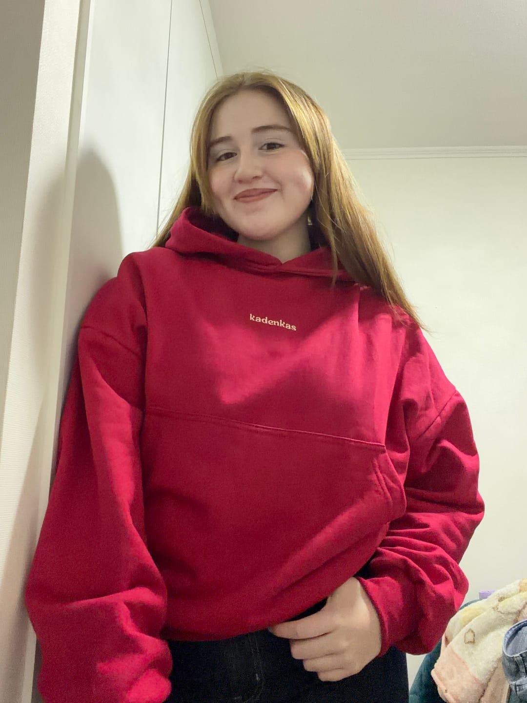 Customer photo review of POLERÓN HOODIE ROJO - OVERSIZE CON GORRO LOGO Y ESPALDA BORDADO