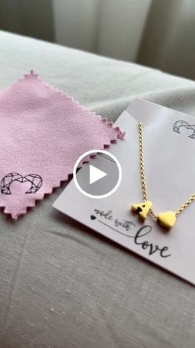 Customer photo review of Collar Letra Amor