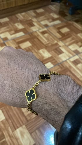 Customer photo review of Brazalete Iconic Oro