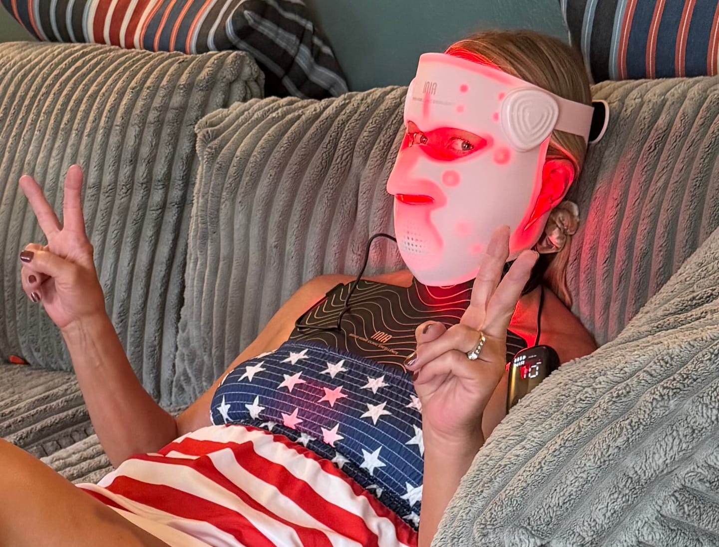 Customer photo review of INIA GLOW 4D 940nm Dual NIR Wireless LED Mask FDA-Cleared