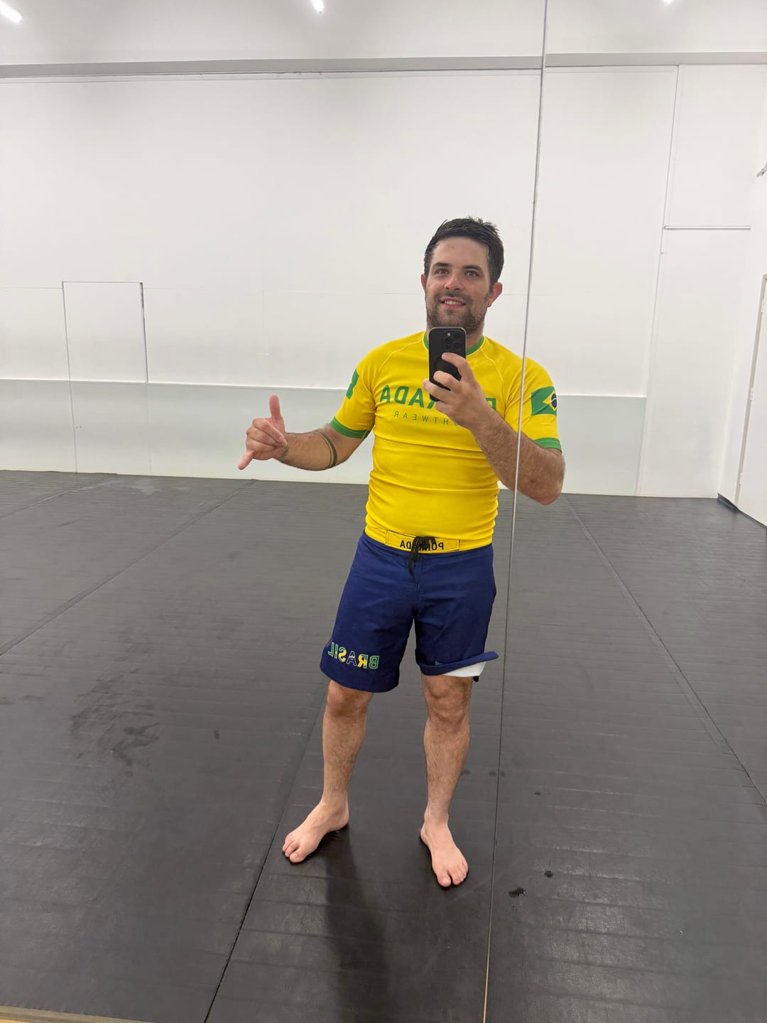 Customer photo review of BRAZIL FLAG SHORT SLEEVE RASH GUARD