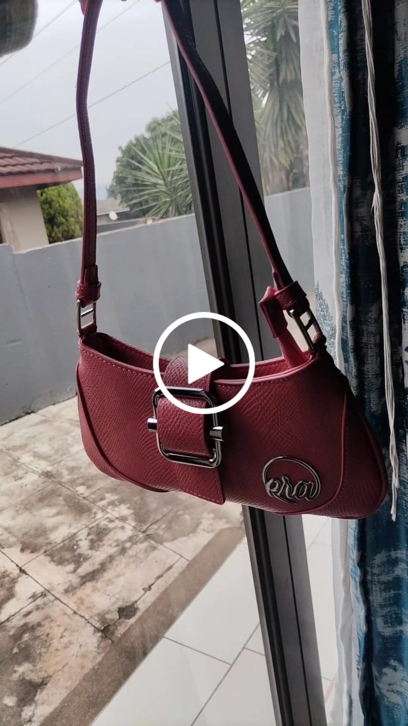Customer video review of Pink Lily Shoulder Bag