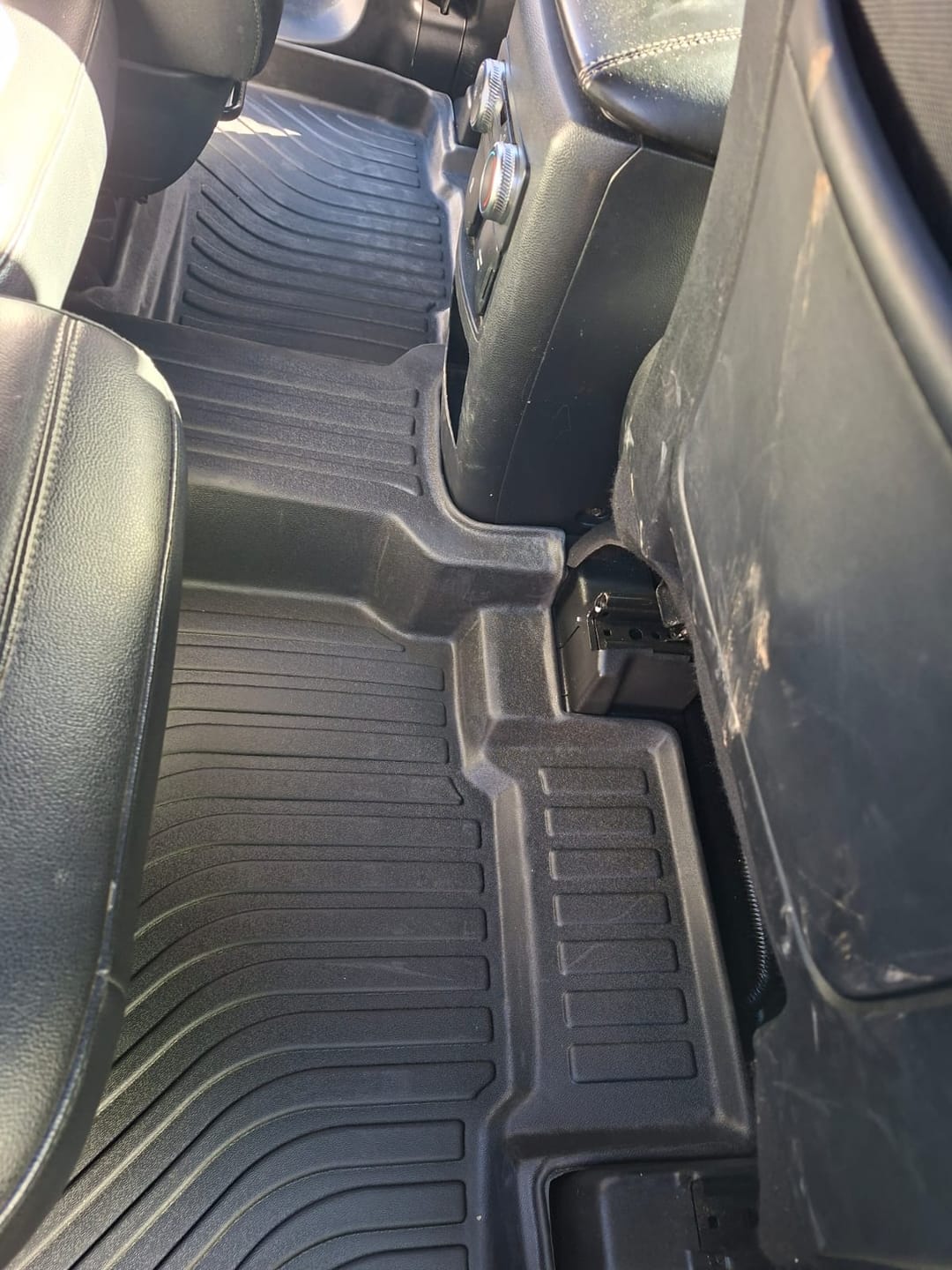 Customer photo review of Pisos Calce Perfecto Ford Explorer 3 Corridas (2020 - 2026)