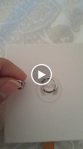 Customer photo review of Pendientes Universal