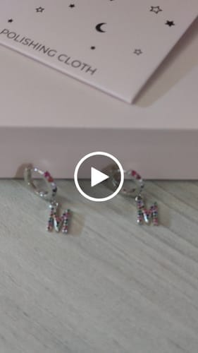 Customer photo review of Pendientes Inicial Rainbow-Hoops