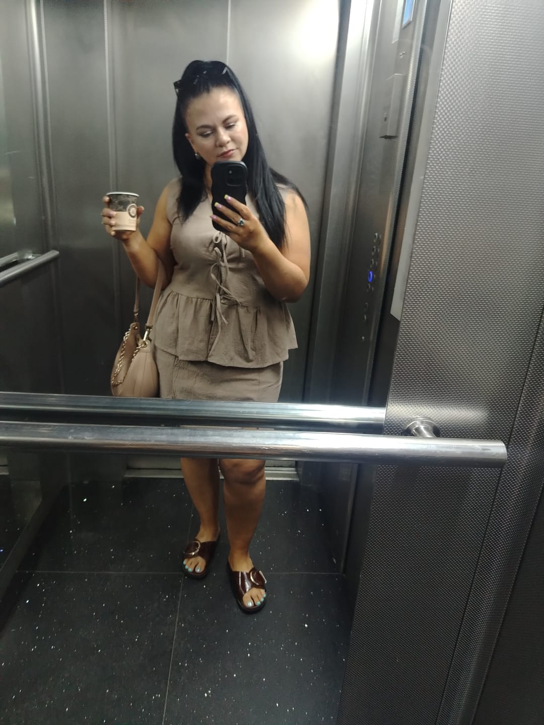 Customer photo review of Комплект от елек и пола-панталон