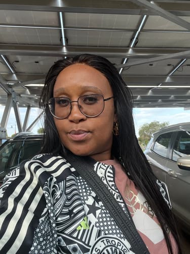 Customer photo review of Pre-Bleached Straight Wear & Go Human Hair Wig