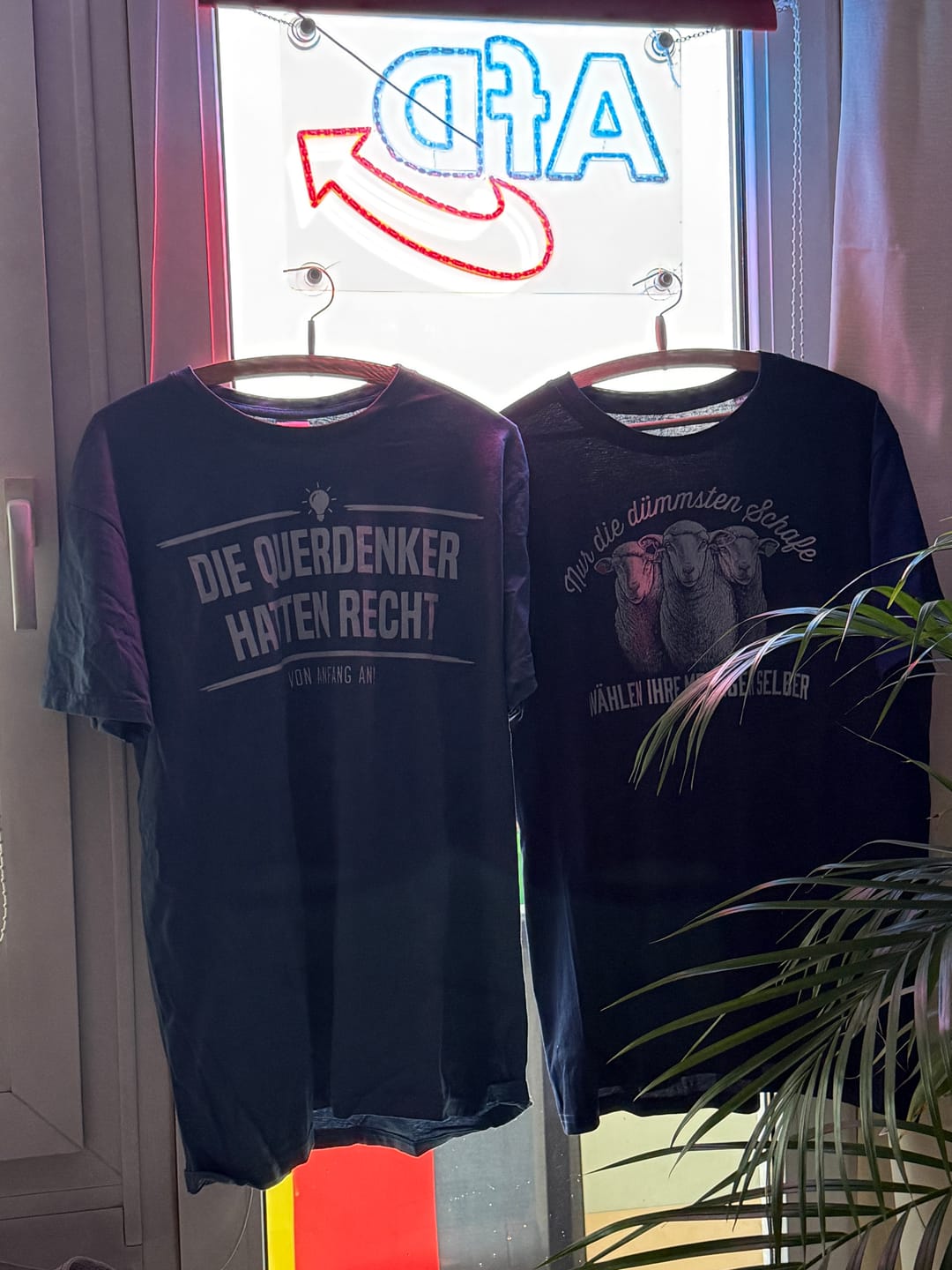 Customer photo review of Die Querdenker hatten Recht  - Herren Shirt