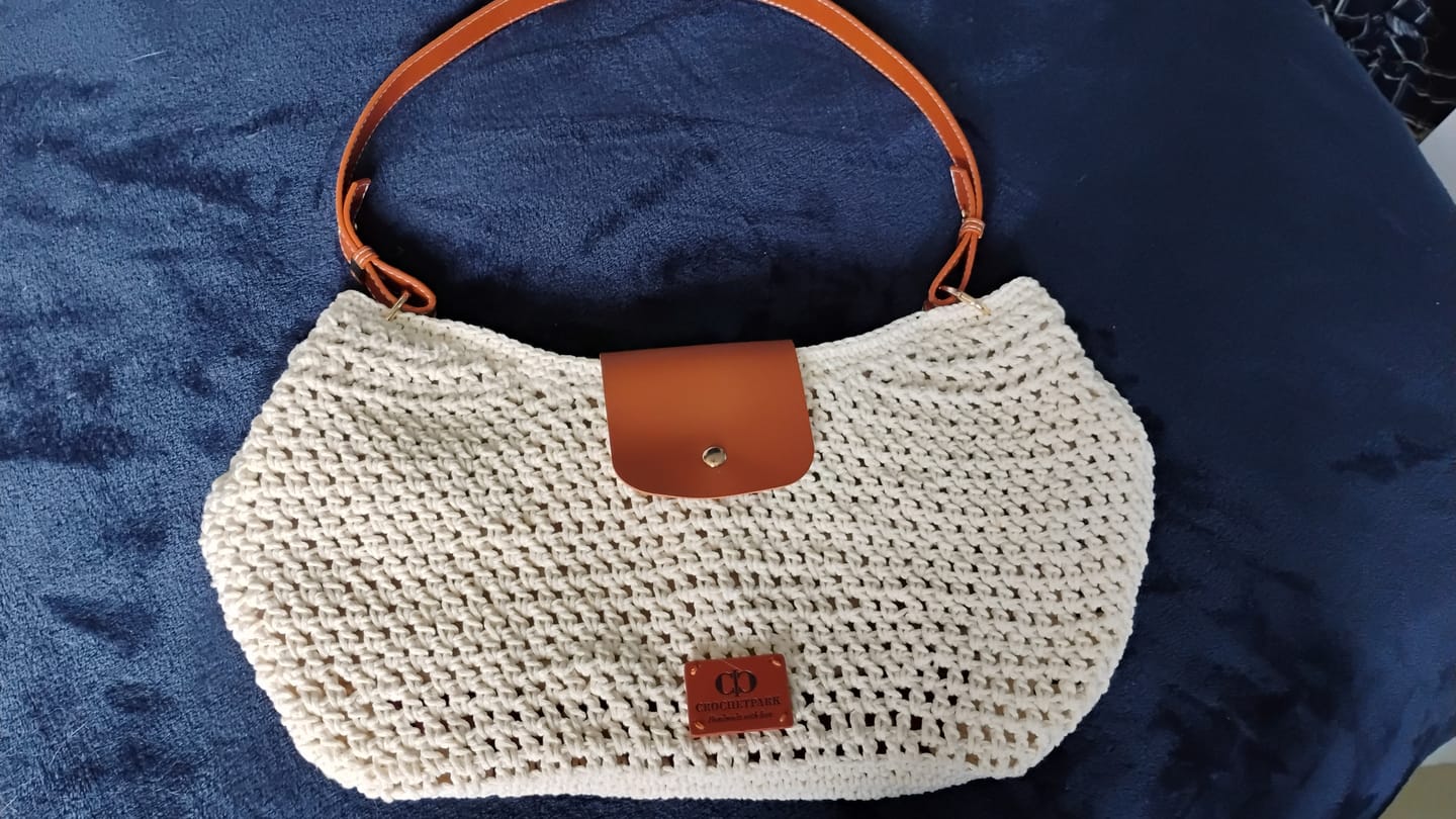 Customer photo review of Sunny Weekend Hobo Crochet Kit