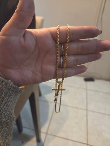 Customer photo review of Crucifix Pendant Oro