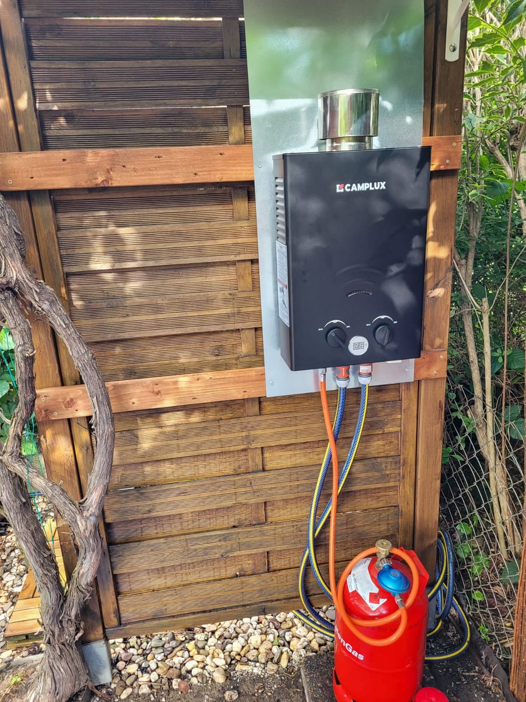 Customer photo review of Propangas Gasdurchlauferhitzer 6L mit Regenkappe BW158 Camping Outdoor