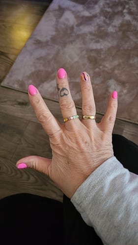 Customer photo review of Anillo Colorful Hearts