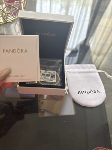 Customer photo review of BRAZALETE PULSERA PANDORA ROSA ROJA DISNEY BELLA Y BESTIA ORO DORADO 14K