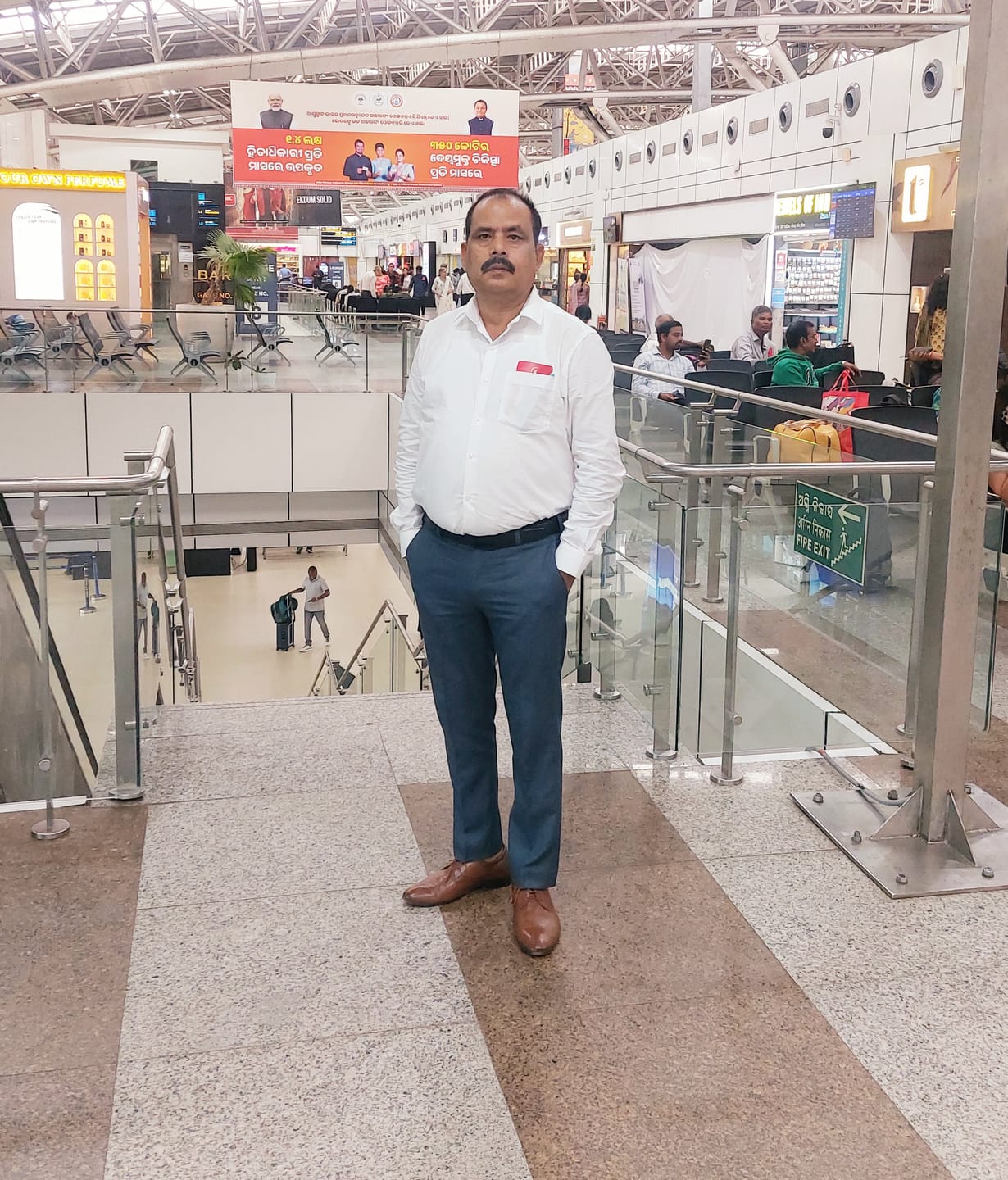 Customer photo review of Good Luck - 100% Cotton Formal White Shirt For Men | Uathayam
