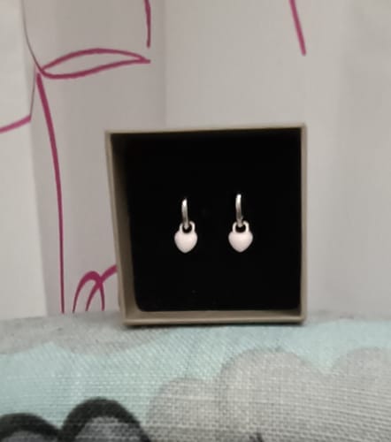 Customer photo review of Pendientes Aros Corazón