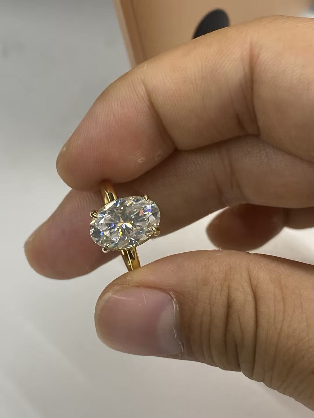 Customer photo review of S925 Moissanite 2.0 Ct ～5.5 Ct Oval Cut Yellow Gold/White Gold Promise Ring For Women