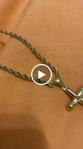 Customer photo review of Collar Hombre BRAVE Cruz Jesucristo