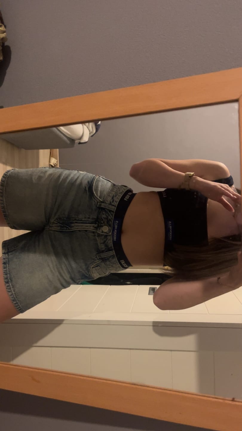Customer photo review of LABEL BRA TOP NAVY