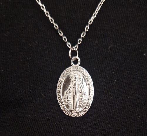 Customer photo review of Collar Virgen María