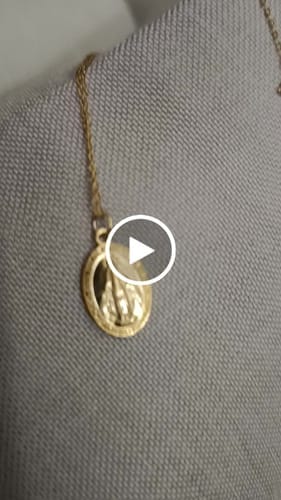 Customer photo review of Collar Virgen María