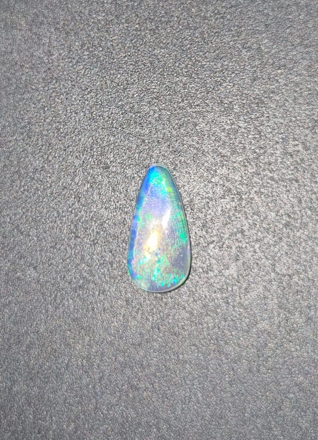 Customer photo review of CRISTAL DE ÓPALO AUSTRALIANO SOLIDO NATURAL FORMA GOTA 11x5.4 MM