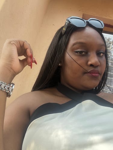 Customer photo review of Pre-Bleached Straight Wear & Go Human Hair Wig