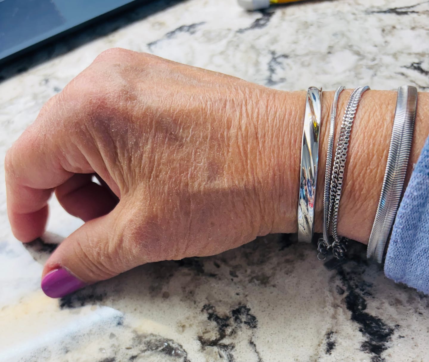 Customer photo review of Minimal Curb Bracelet