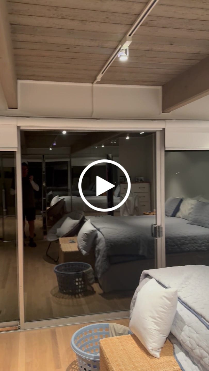 Customer video review of SmartWings Motorized Roller Shades 100% Blackout Essential